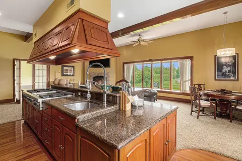 Kitchen - 9991 Kaiser Rd, Saline, MI 48176 photo 4 of 4