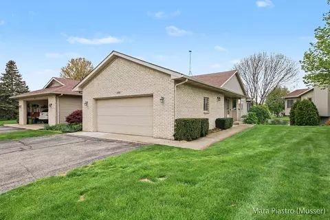 1000 Amber Ridge Dr SW, Byron Center, MI 49315