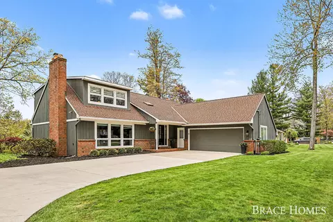 2793 Cascade Springs Dr SE, Grand Rapids, MI 49546