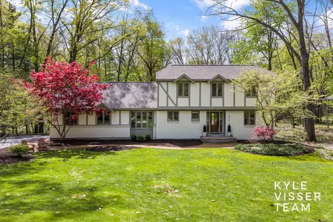 6714 Turnberry Dr SE, Grand Rapids, MI 49546