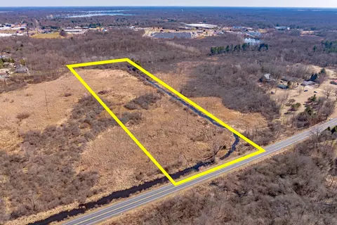 8603 Oakland Dr, Portage, MI 49024