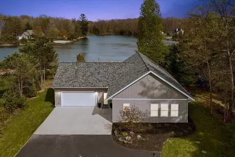 6619 Donegal Ct, Canadian Lakes, MI 49346