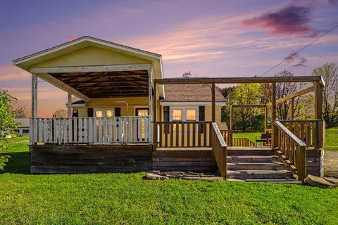 21082 Elm St, Reed City, MI 49677