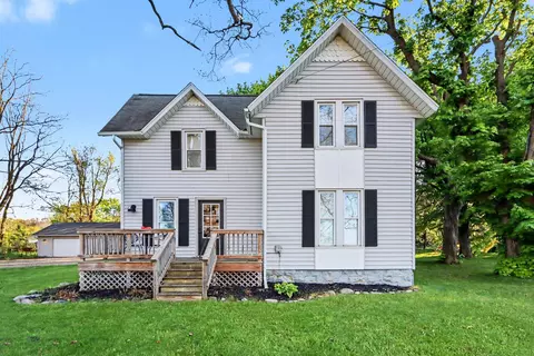 347 Riverview Dr, Plainwell, MI 49080