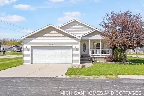 5245 W Scenic Turn Ln, Holland, MI 49423