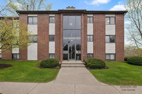 3378 Devonwood Hls NE, Grand Rapids, MI 49525