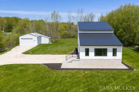 5421 143rd Ave, Holland, MI 49423