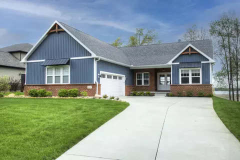 144 Bloomfield Blvd, Brooklyn, MI 49230