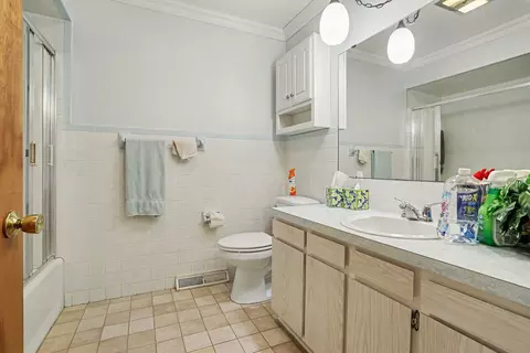 Bath - 15681 River Heights Rd, Constantine, MI 49042 photo 3 of 4