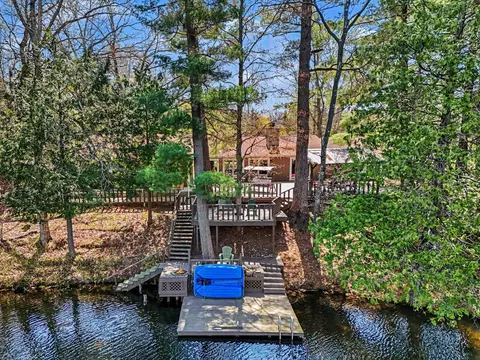 602 Fruitvale Rd, Montague, MI 49437