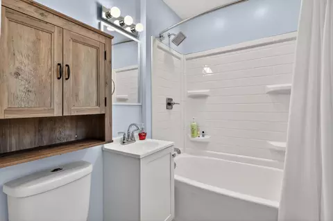 Bath - 508 Maple St, Three Rivers, MI 49093 photo 1 of 3