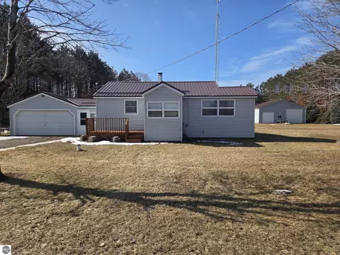 2353 N School Rd, Weidman, MI 48893