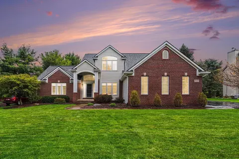 7629 Setters Pointe Dr, Brighton, MI 48116