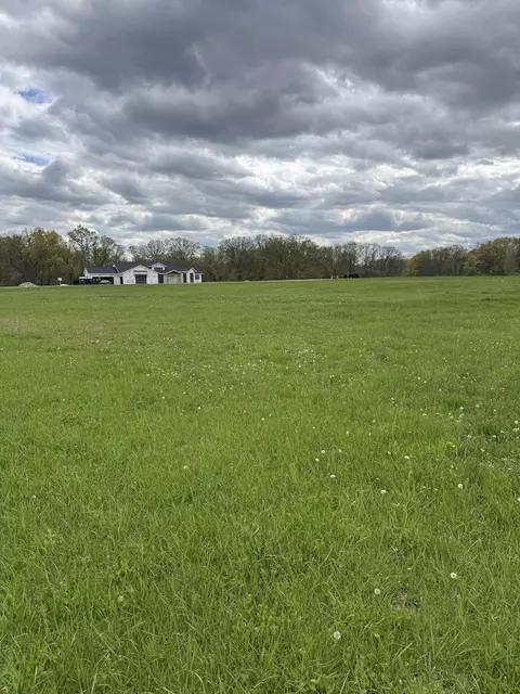4 Misty Meadow Rd, Howell, MI 48843 photo 2