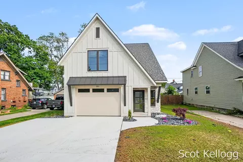 581 S Shore Dr, Holland, MI 49423