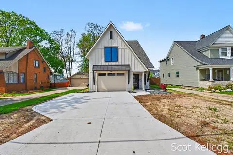 581 S Shore Dr, Holland, MI 49423