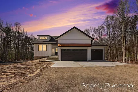 16229 148th Ave, Spring Lake, MI 49456