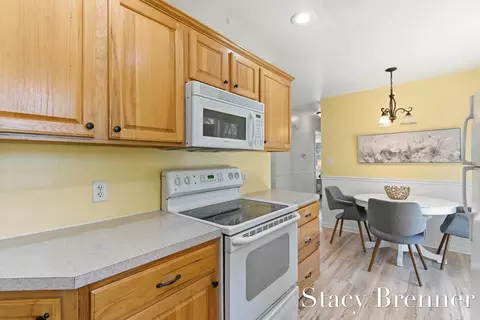 Kitchen - 2620 138th Ave, Dorr, MI 49323 photo 3 of 4