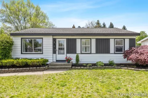 1704 Kentfield St SW, Wyoming, MI 49519