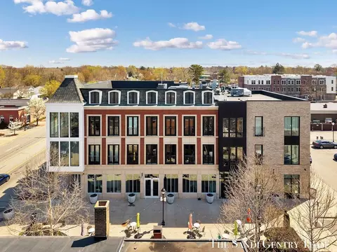 110 W Savidge St #201, Spring Lake, MI 49456
