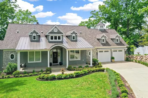 58604 E Clear Lake Rd, Three Rivers, MI 49093