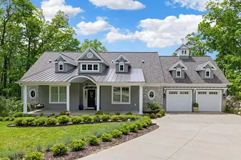 Exterior - 58604 E Clear Lake Rd, Three Rivers, MI 49093 photo 2 of 10