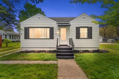 213 Ward Ave, St. Joseph, MI 49085