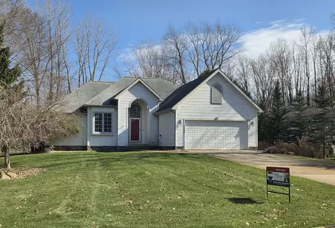 2205 Lake Wood Dr, Jackson, MI 49203