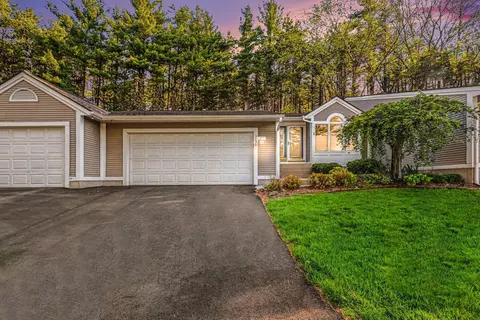 3350 Woodwind Dr NE #20, Grand Rapids, MI 49525