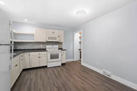 Kitchen - 984 Miller Rd, Plainwell, MI 49080 photo 4 of 4