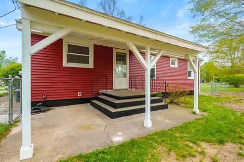Exterior - 984 Miller Rd, Plainwell, MI 49080 photo 5 of 8