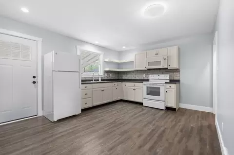 Kitchen - 984 Miller Rd, Plainwell, MI 49080 photo 1 of 4