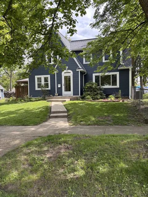 904 Homecrest Ave, Kalamazoo, MI 49001
