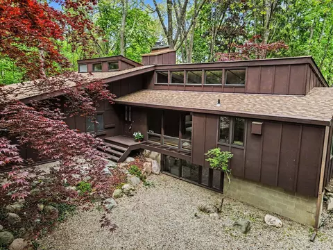 1000 Carolee Ln, Kalamazoo, MI 49008