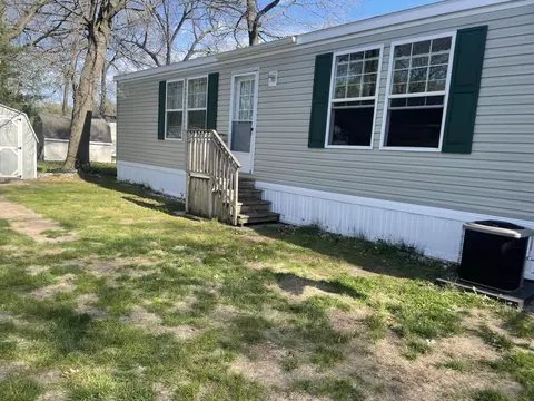 570 S Sunshine Ln, Muskegon, MI 49442