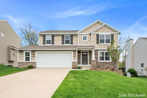 473 Orchard Dr NE, Rockford, MI 49341