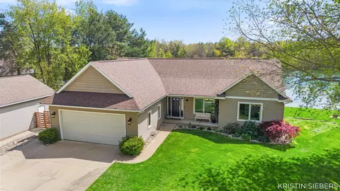 9760 Jade Dr, Allendale, MI 49401