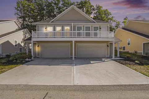 17539 Beechwood Ln, Spring Lake, MI 49456