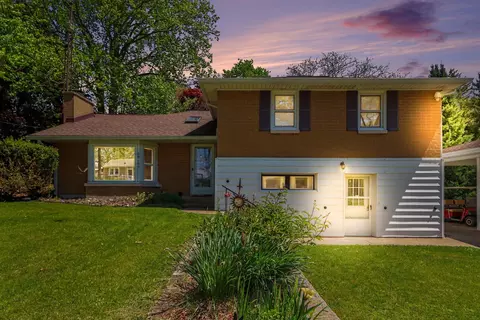 69193 Center St, Paw Paw, MI 49079