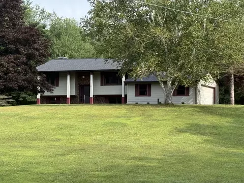 16711 Cd Ave E, Augusta, MI 49012