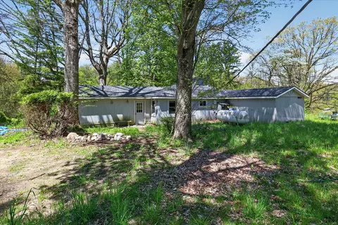 56447 Twin Lakes Rd, Cassopolis, MI 49031