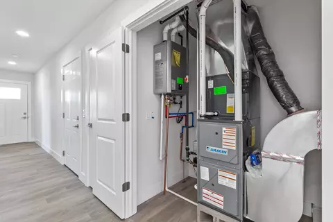 Entry Way - 2775 Gady Pines Dr, Adrian, MI 49221 photo 2 of 2