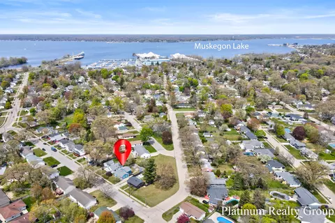2390 Greenwood St, Muskegon, MI 49441
