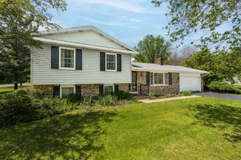 301 Sherman Dr, Marshall, MI 49068