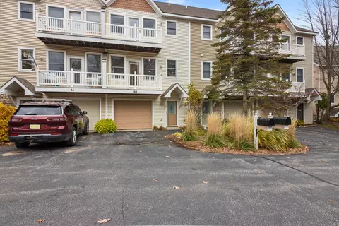 86 Spinnaker Dr, Manistee, MI 49660