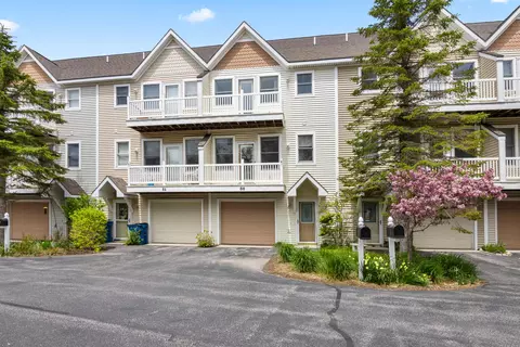 86 Spinnaker Dr, Manistee, MI 49660