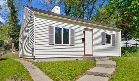 973 Valley Ave NW, Grand Rapids, MI 49504