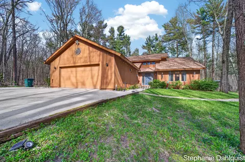 848 Scenic Dr, Muskegon, MI 49445