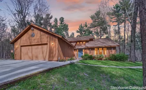 848 Scenic Dr, Muskegon, MI 49445