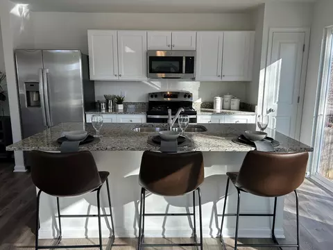 Kitchen - 526 W Ganson St, Jackson, MI 49201 photo 3 of 4